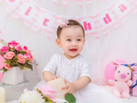 Mua gì tặng đầy tháng cho bé? Xem ngay 6 quà tặng ý nghĩa!